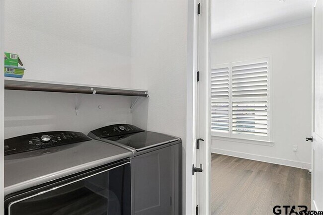 Building Photo - 522 W Erwin St