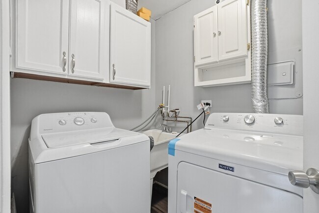 Building Photo - 12738 Kenneth Ave