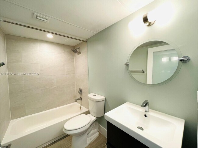 Building Photo - 1100 10th St