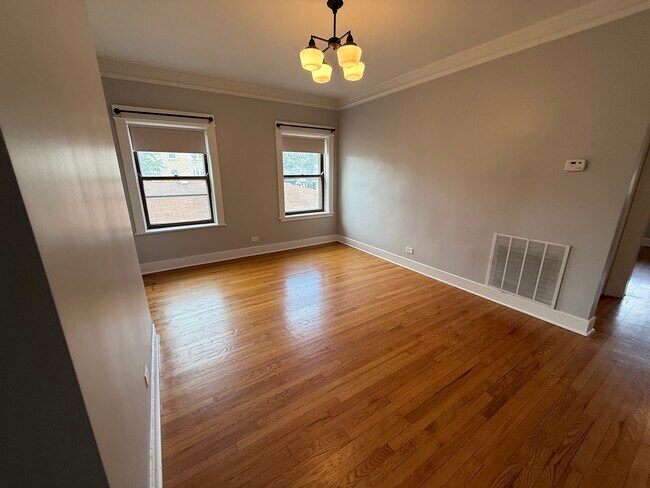 Building Photo - 1046 Chicago Ave