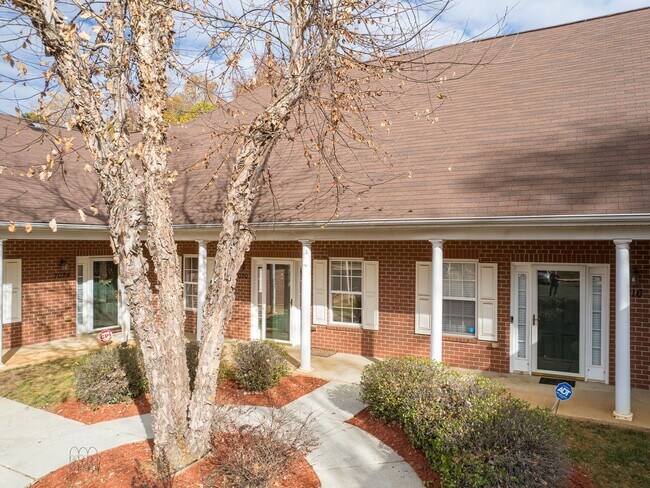 Building Photo - 7020 Somerset Springs