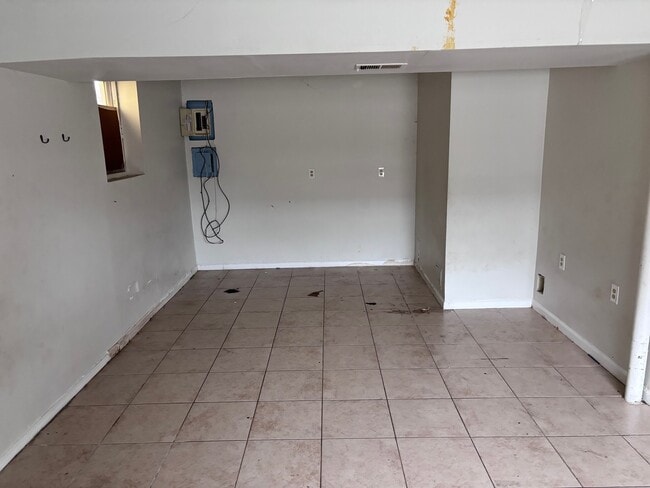 Building Photo - 224 E Heather Terrace