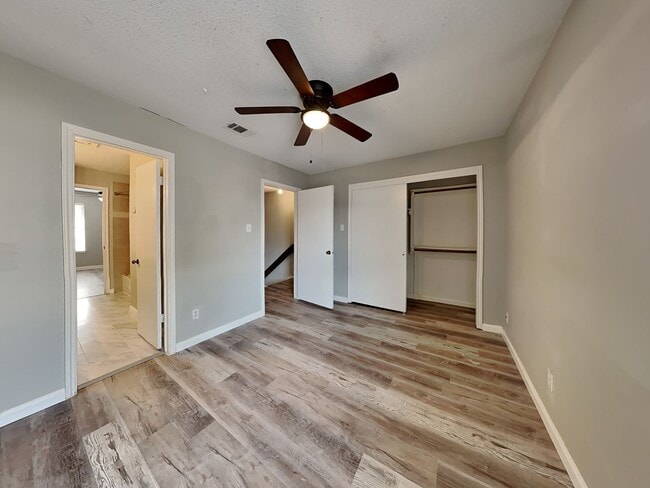 Building Photo - ***$500 off First Full Months rent with mo...
