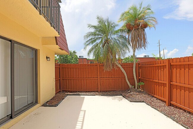Building Photo - 1538-3 Park Meadows Dr