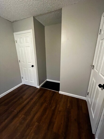 Building Photo - 500 Goldthread Ct