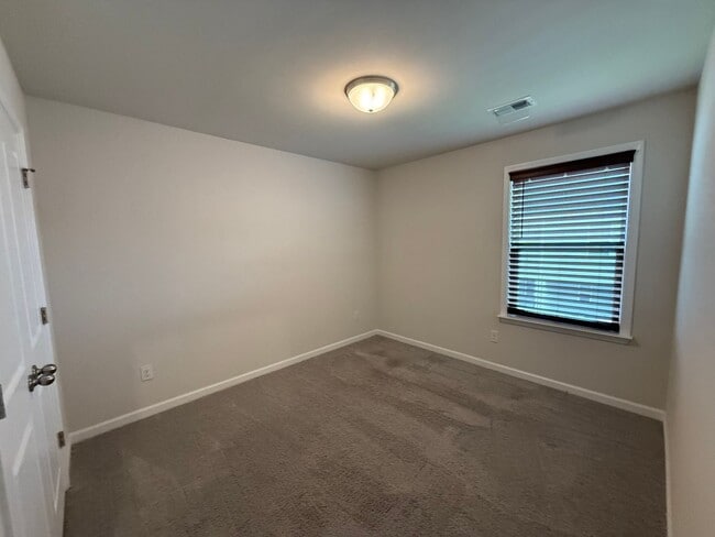 Building Photo - Move In Ready Townhome in Marshview Commons
