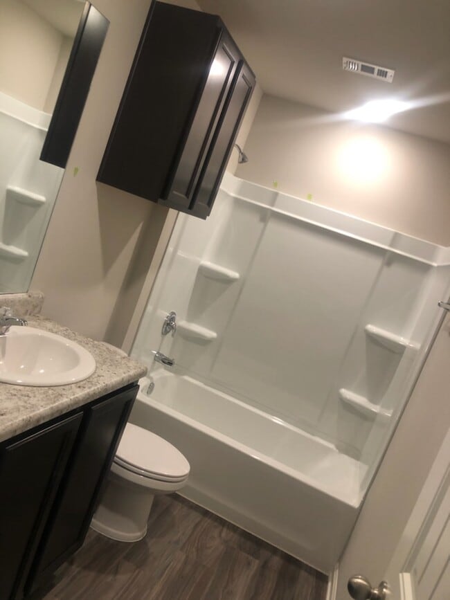 Building Photo - 18204 Fox Hollow Loop