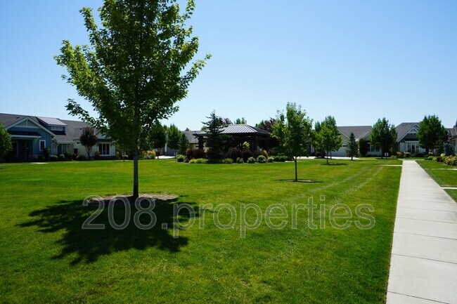 Building Photo - 407 W Pavilion Ln