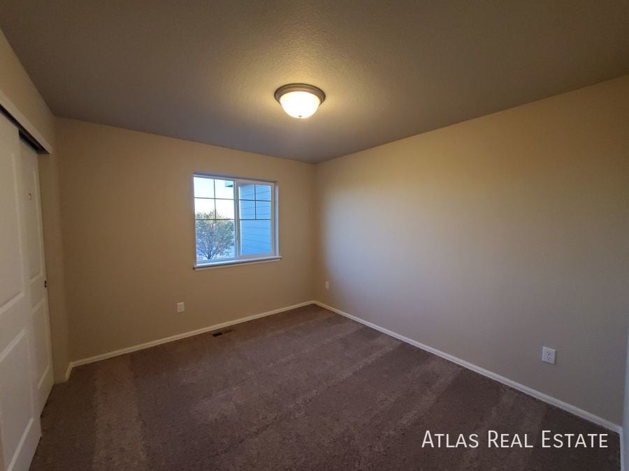 Building Photo - 710 Finch Dr