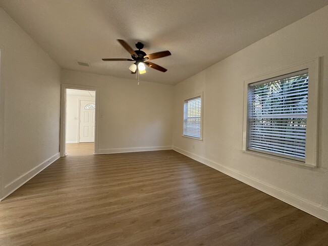 Living Room - 2600 18th Ave S