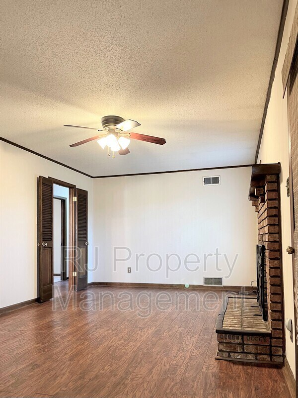 Building Photo - 2844 Marbry Dr