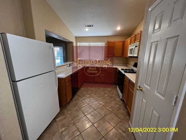 Building Photo - Home in the North Valley's - Kay DeAlba Pr...