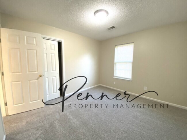 Building Photo - 304 NE Austin St