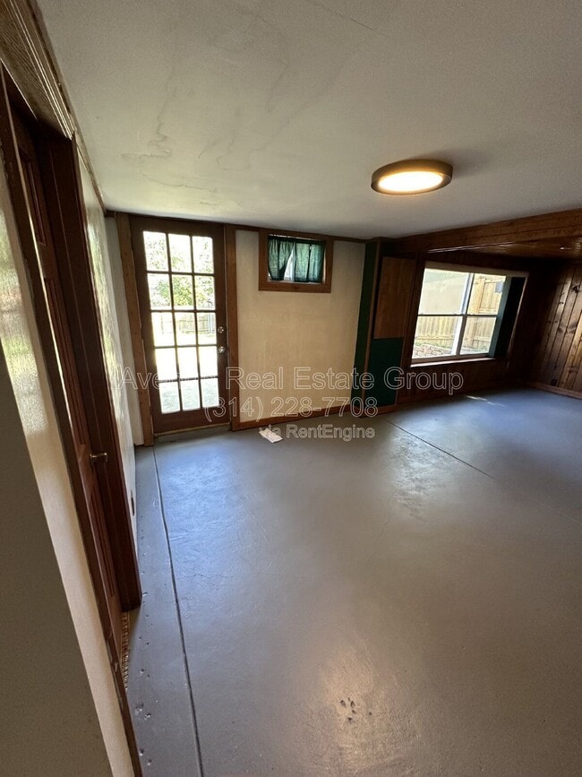 Building Photo - 425 Bismark Ave