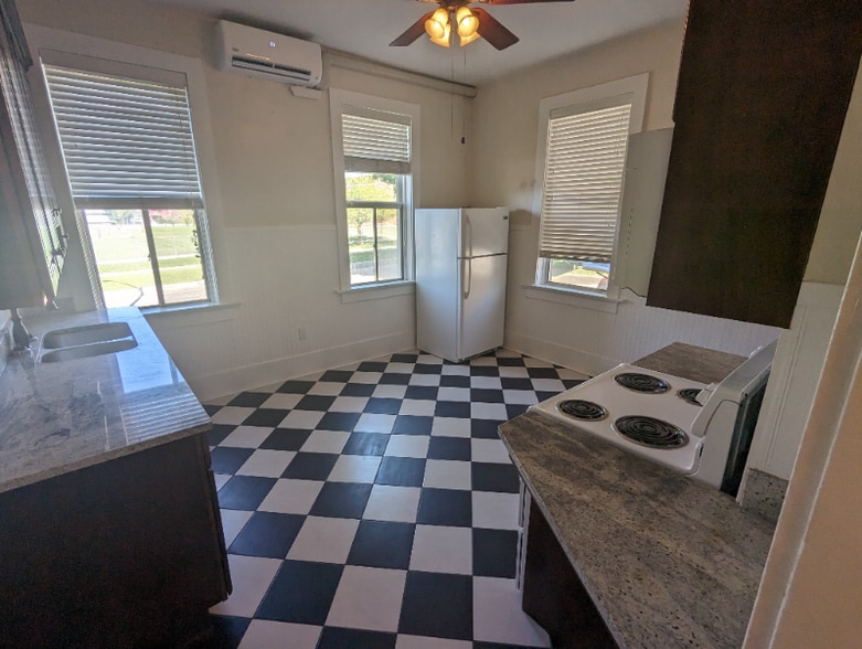 Building Photo - 805 E 100 S