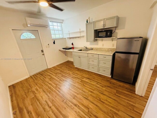 Building Photo - 6690 Miramar Pkwy