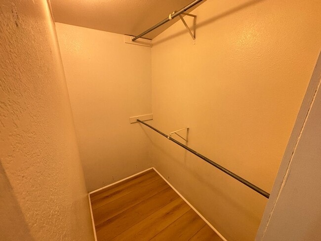 Building Photo - Charming 2Bed/1Bath apartment W/ Private front yard w/ porch and oversized backyard in Henderson