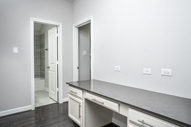 Building Photo - 2230 Falcon Brook Dr