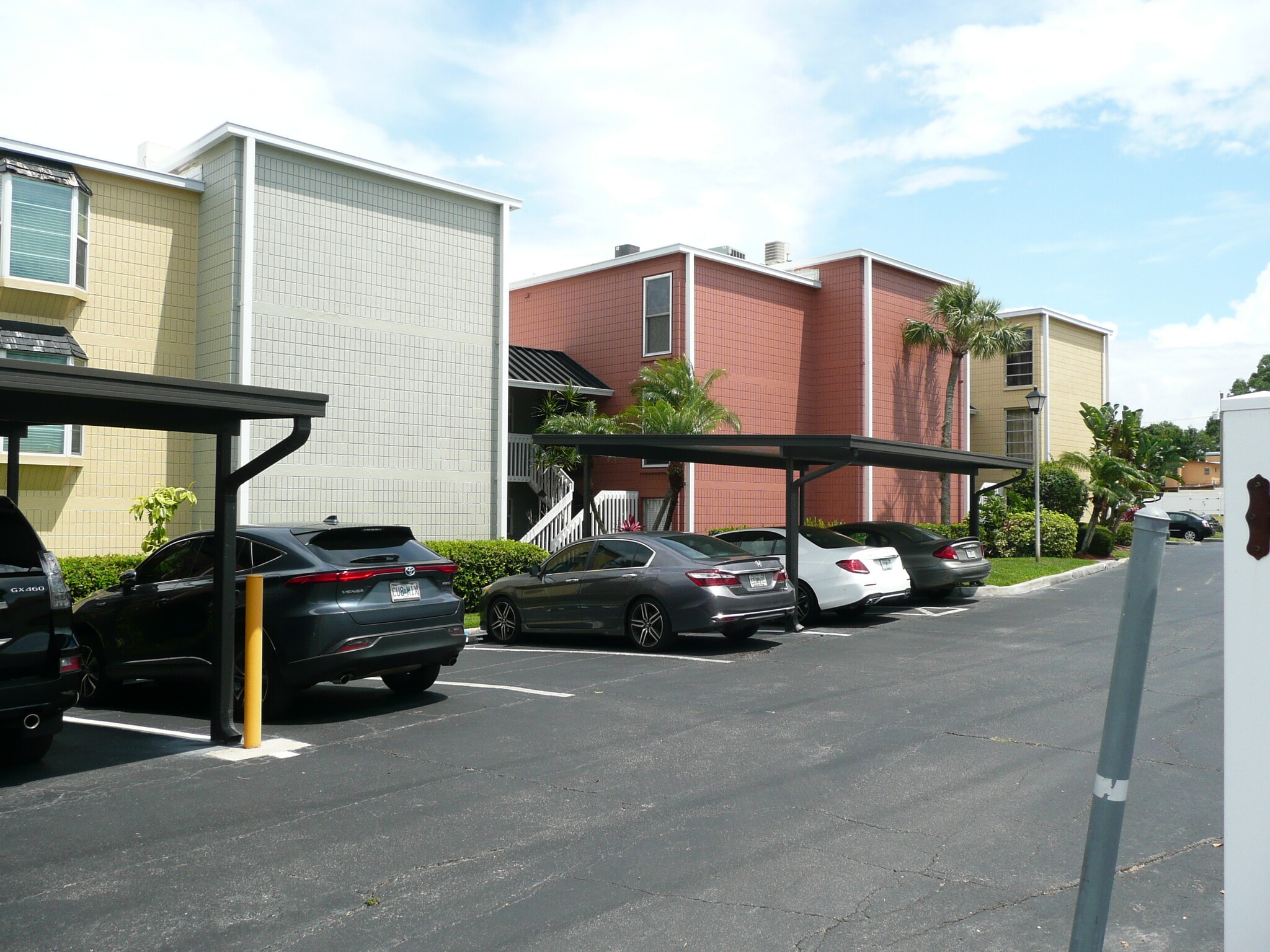 Parking - 2424 W Tampa Bay Blvd