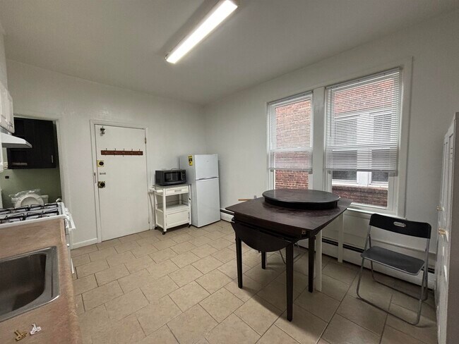 Building Photo - 66 Cottage St