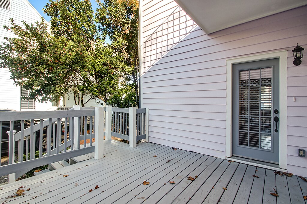 Building Photo - 303 W Henry St