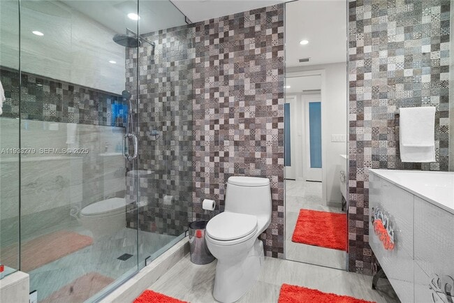 Building Photo - 5055 Collins Ave