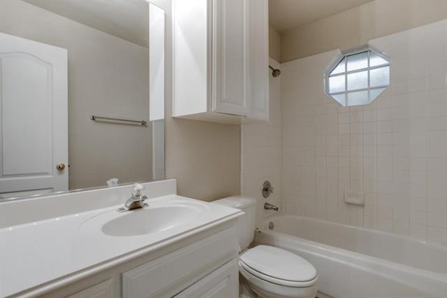 Building Photo - 883 San Jacinto Dr