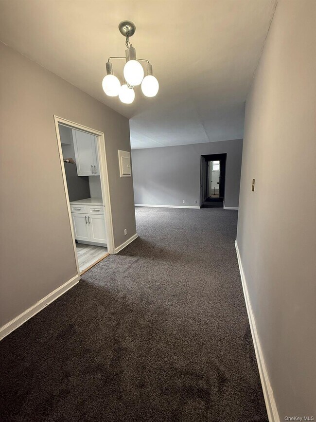 Building Photo - 175 Bryant Crescent