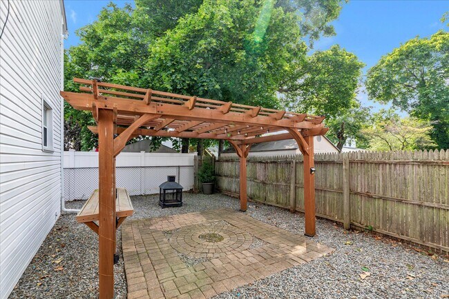 Building Photo - 13 7th St