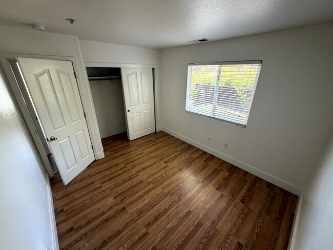 Building Photo - 1537 Oyster Bay Ct