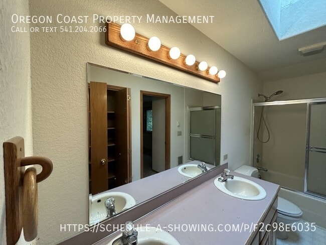 Building Photo - 185 S Palisade St