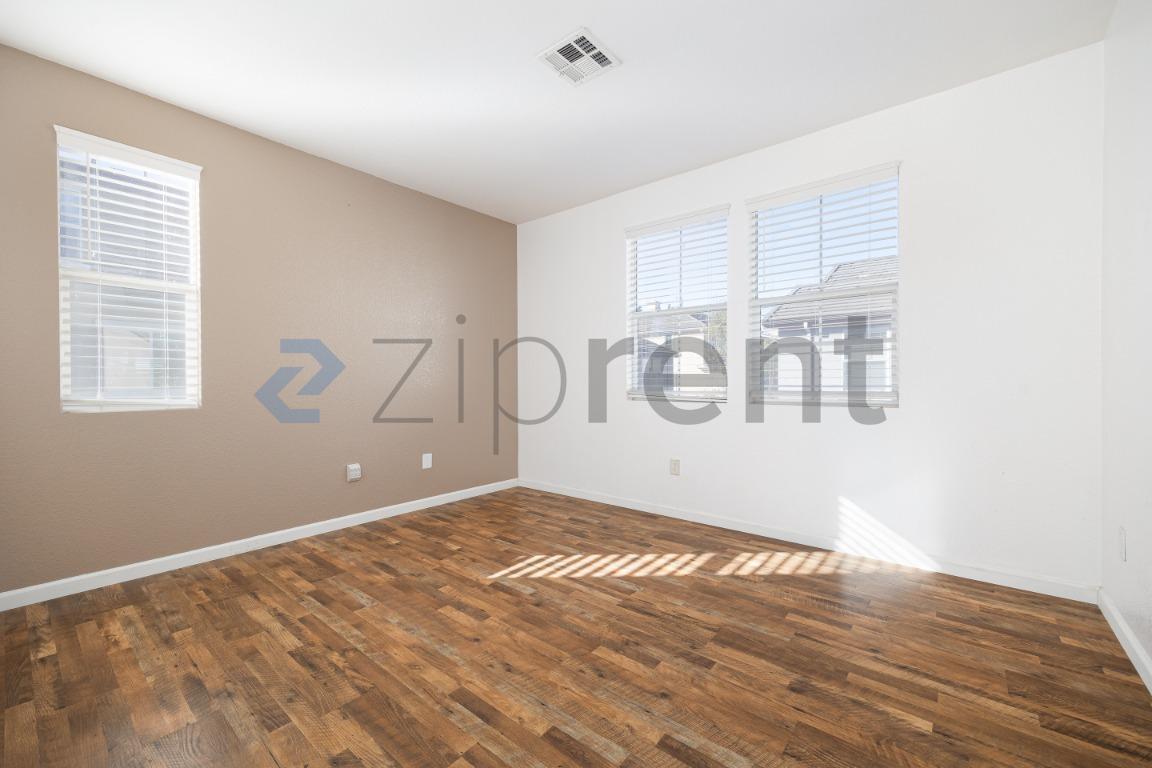 Building Photo - Unit