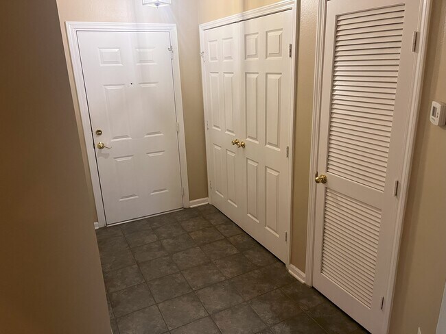 Building Photo - 10550 Baymeadows Rd