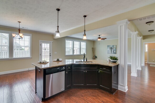 Building Photo - 5458 Everlook Cir