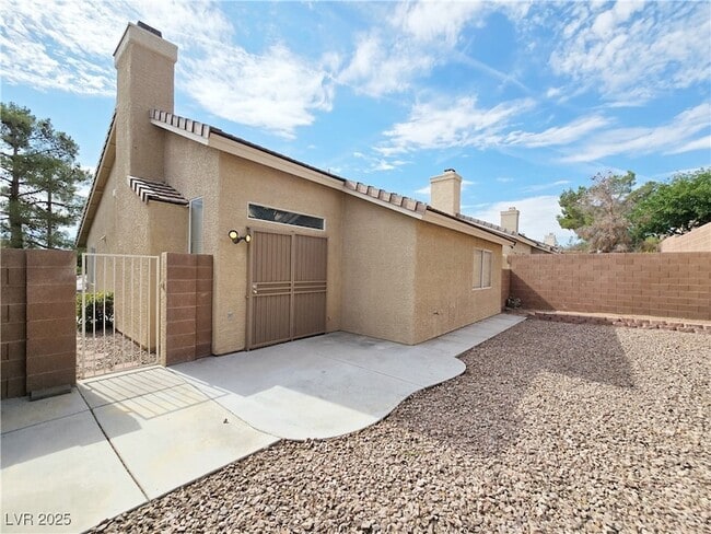 Building Photo - 1825 Lyell Canyon Ln