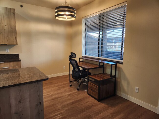 Building Photo - 200 E Malibu Dr