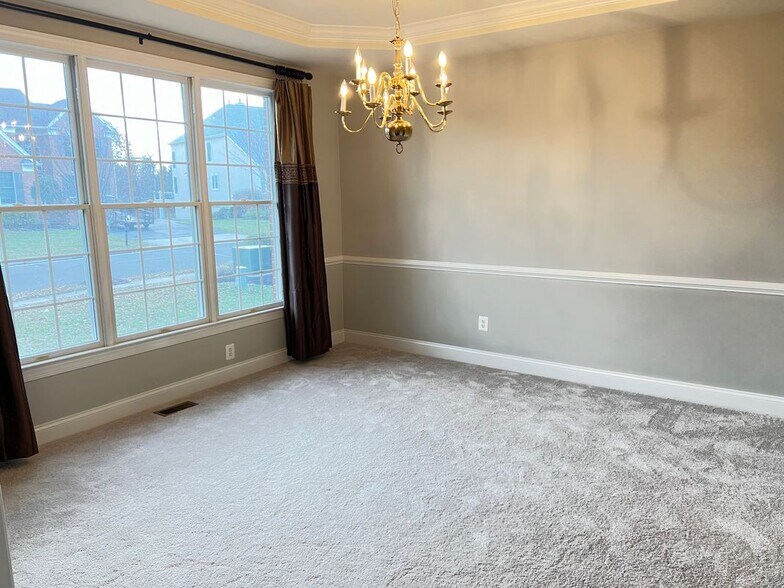 Building Photo - 5920 Interlachen Ct