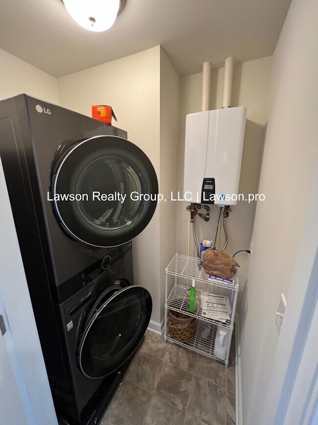 Building Photo - Upscale and Spacious Daleville Townhome