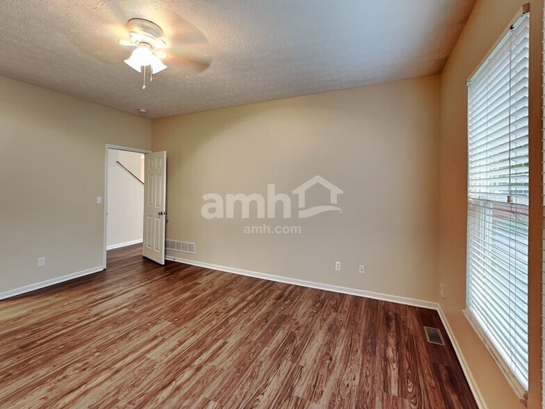 Building Photo - 1095 Mastell Dr
