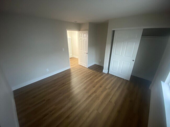 Building Photo - 637 Shepherd Ave