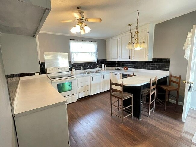 Building Photo - 314 W Station St