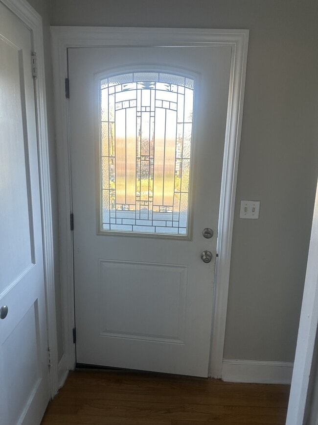 Building Photo - 530 Bellevue Rd