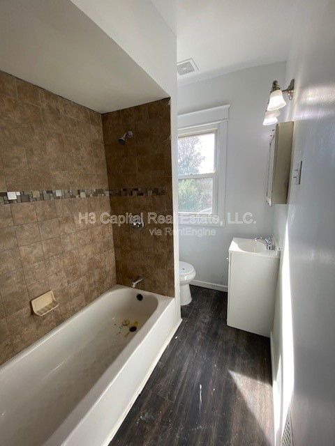 Building Photo - 2458 Benton St