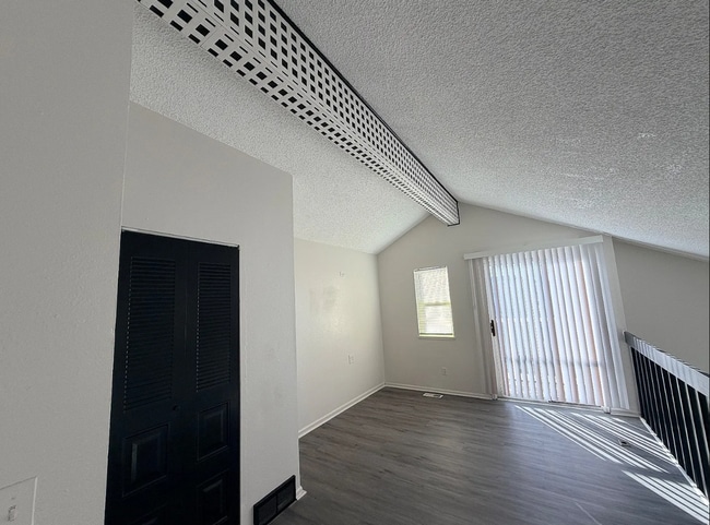 Building Photo - 17132 E Ford Dr