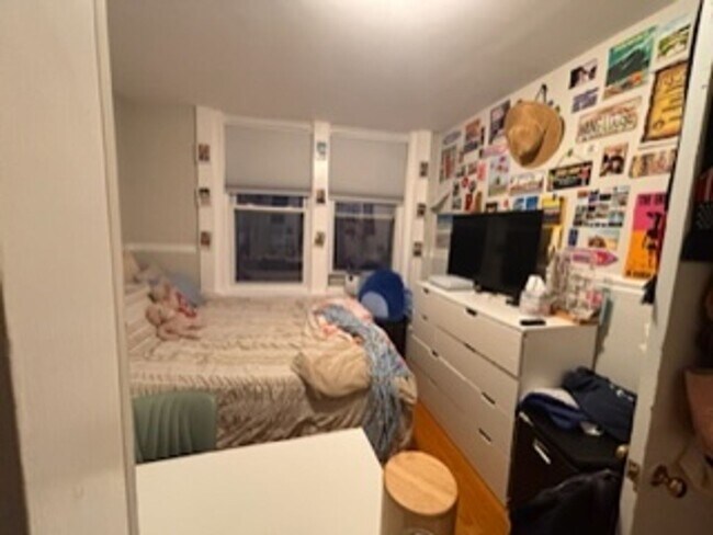 Building Photo - Don't Miss out on this giant 3 bed in the North End