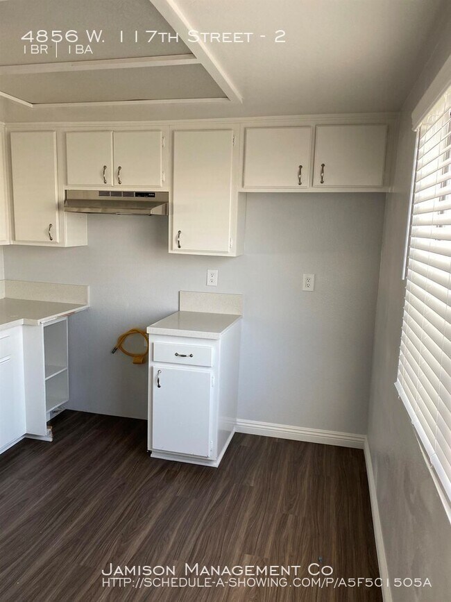 Building Photo - 4856 W 117th St