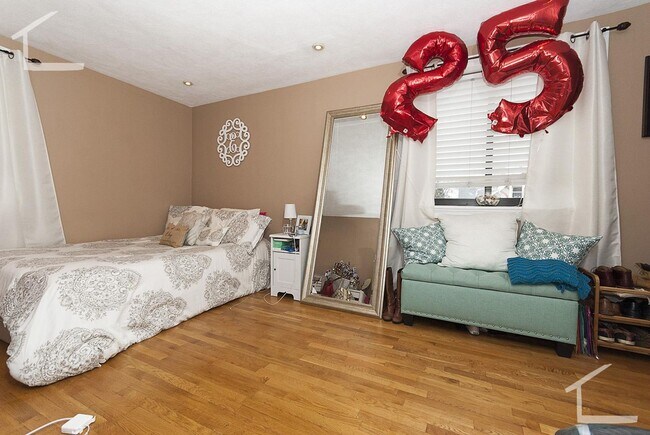 Building Photo - 38 Gardner St