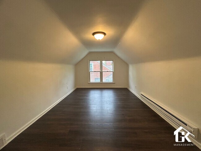Building Photo - 5915 Farmbrook St