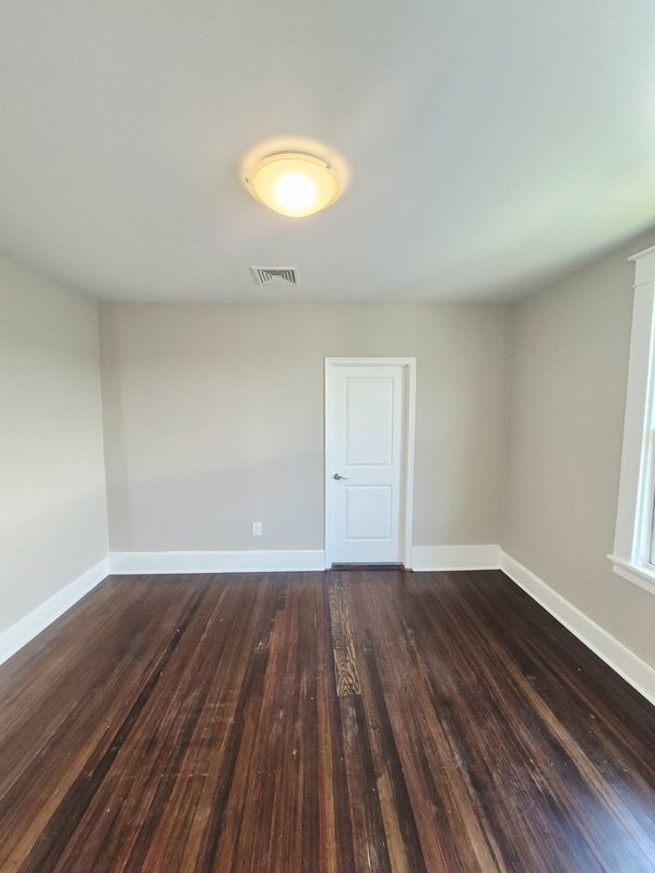 Building Photo - 2113 Barton Ave