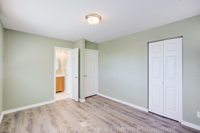 Building Photo - Evolve Real Estate: Charming Ranch Style Retreat In the Heart of Denver, 15 minutes to Downtown D...